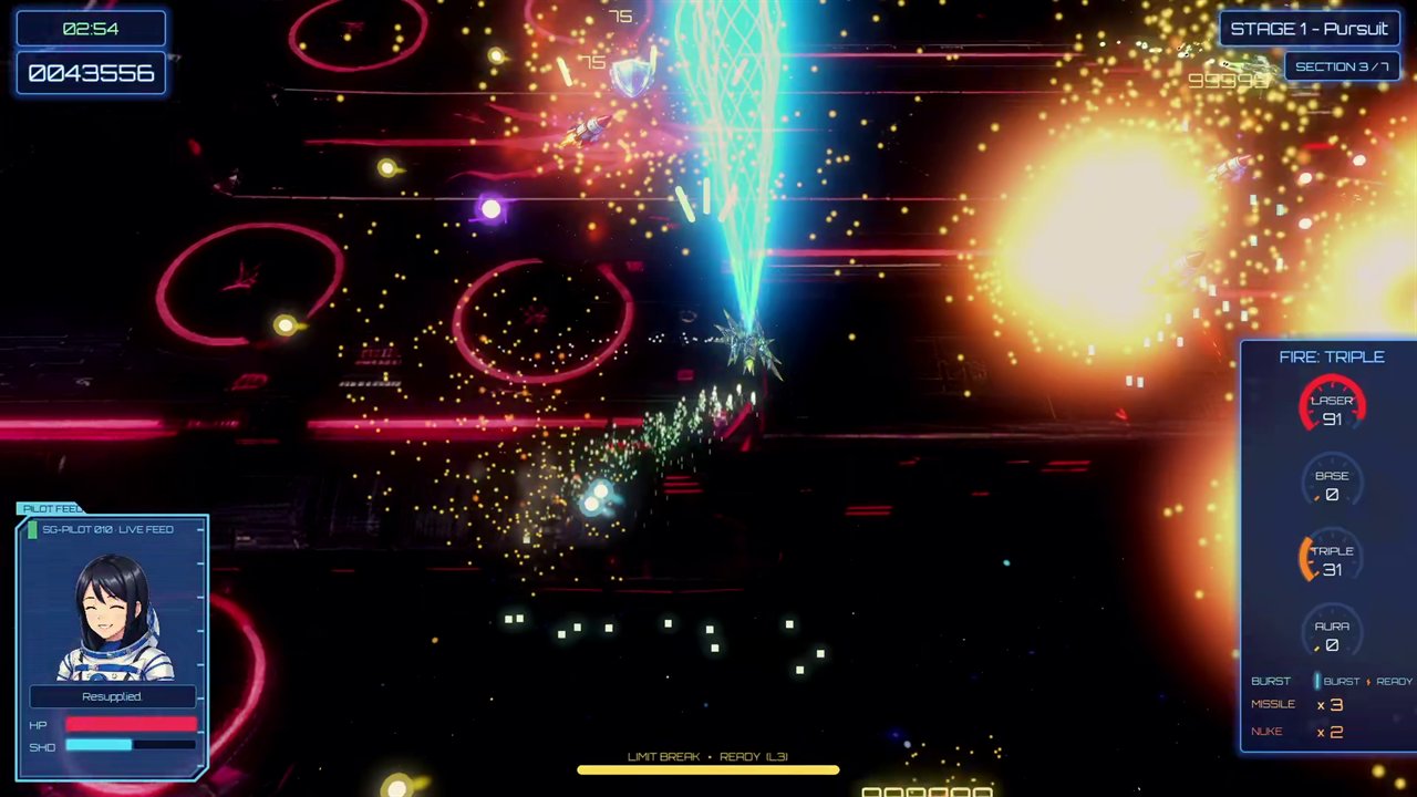 Beyond Horizon gameplay, weaving through bullet-hell fire